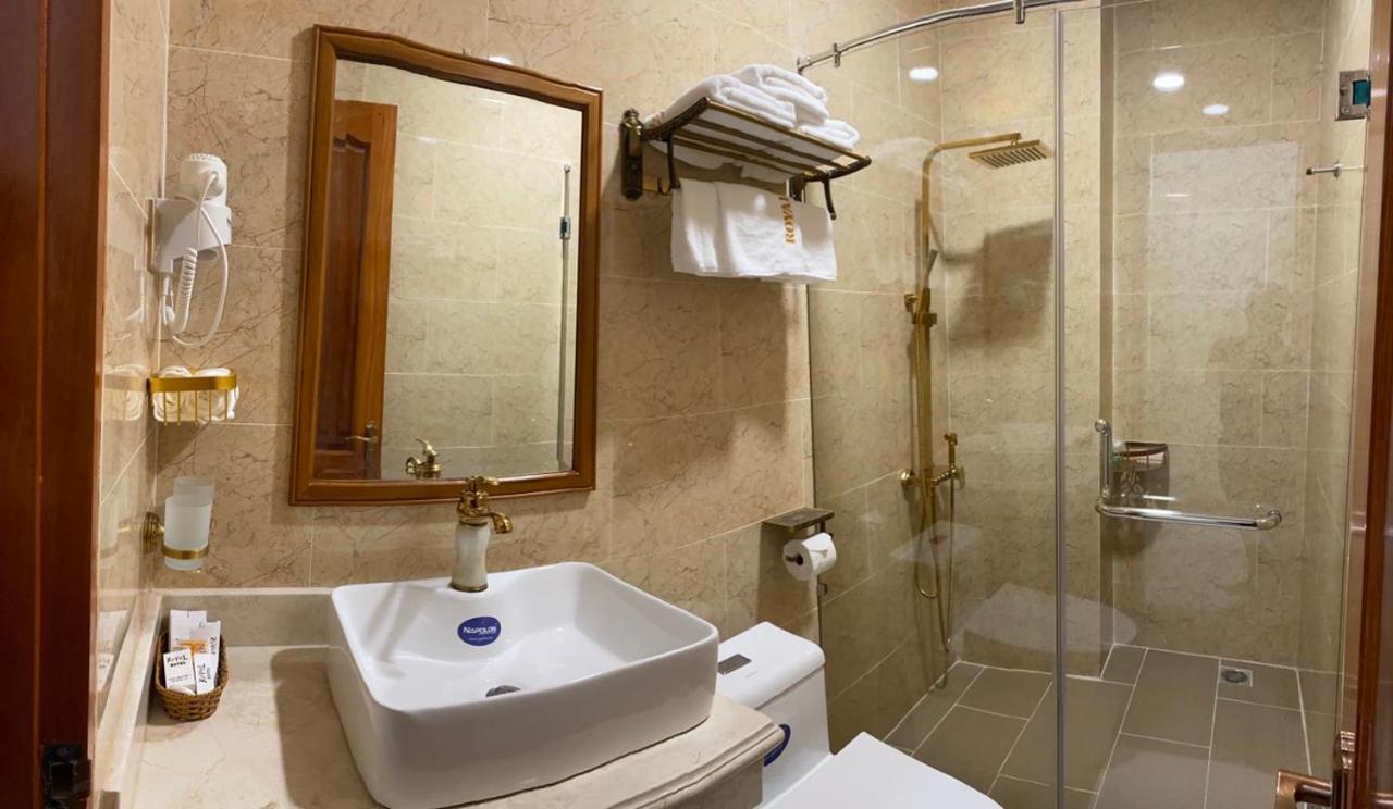 Royal Hotel Bac Lieu Bagian luar foto