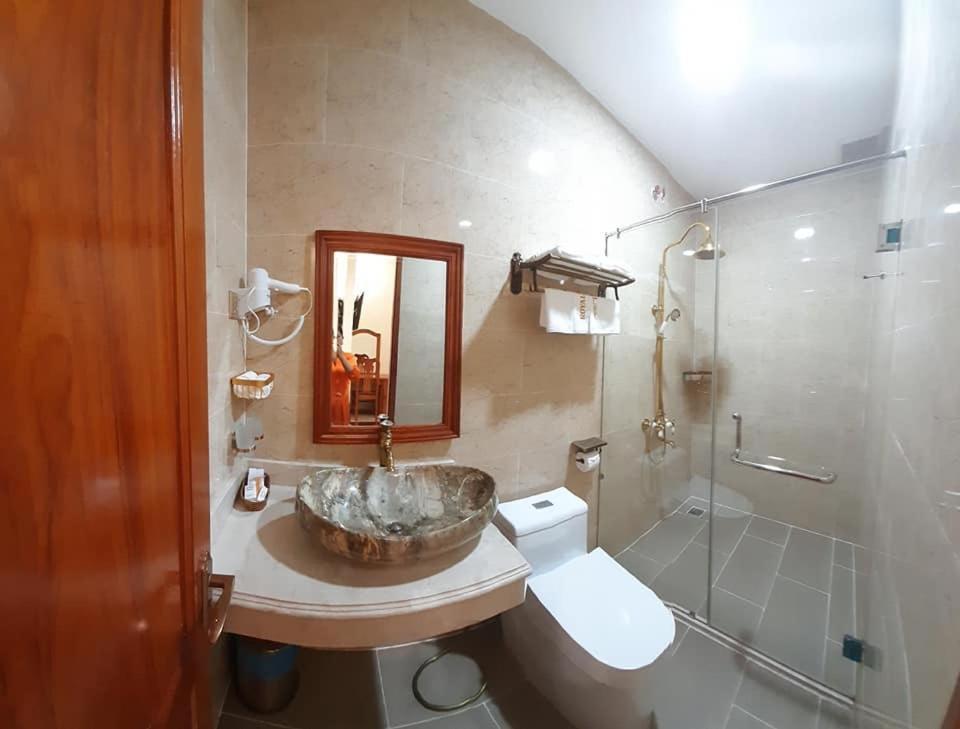 Royal Hotel Bac Lieu Bagian luar foto