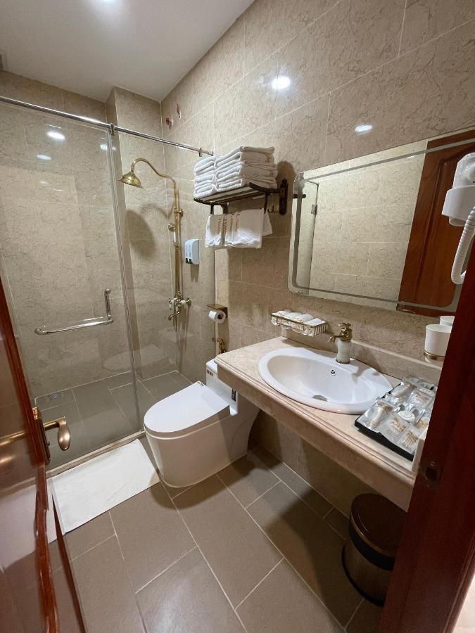 Royal Hotel Bac Lieu Bagian luar foto